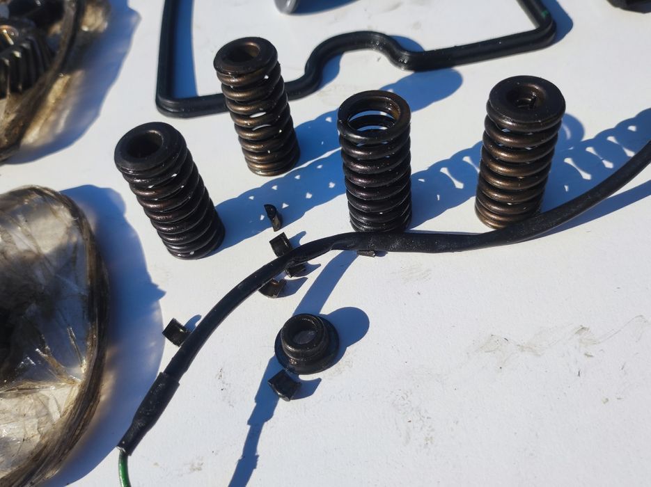 Daelim VT 125E shadow części tryb sprężyny rozrząd silnik