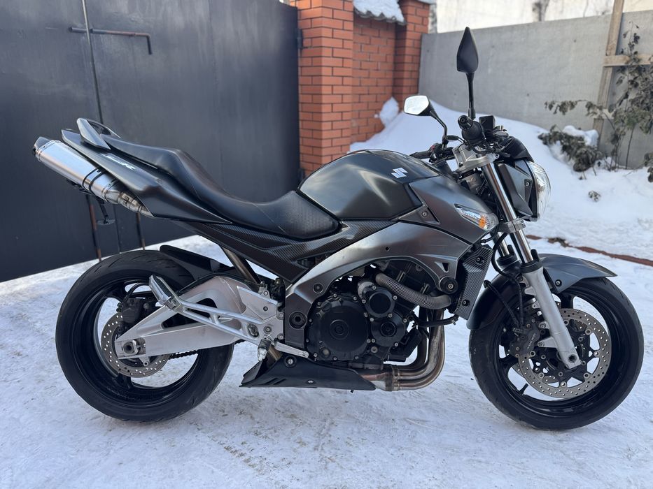 Японський мотоцикл Сузуки Suzuki GSR400 з Японіі