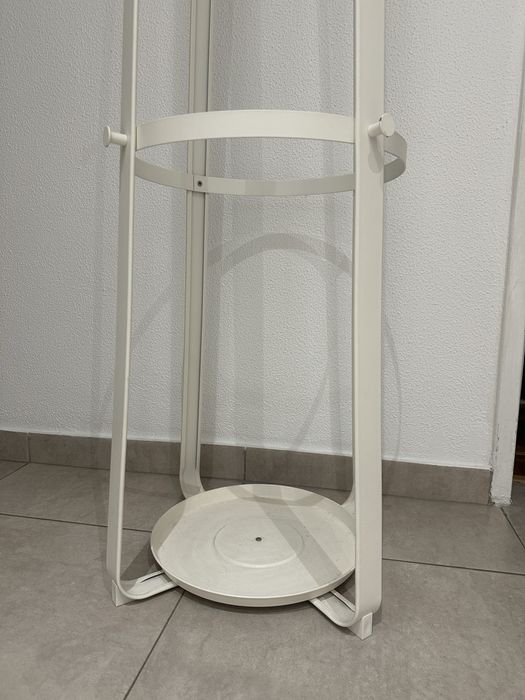 Bengaleiro em ferro branco