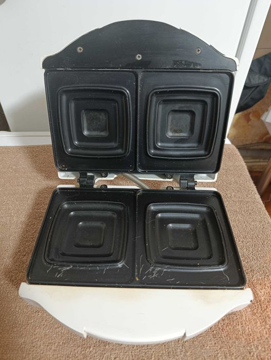 Бутербродниця TESLA