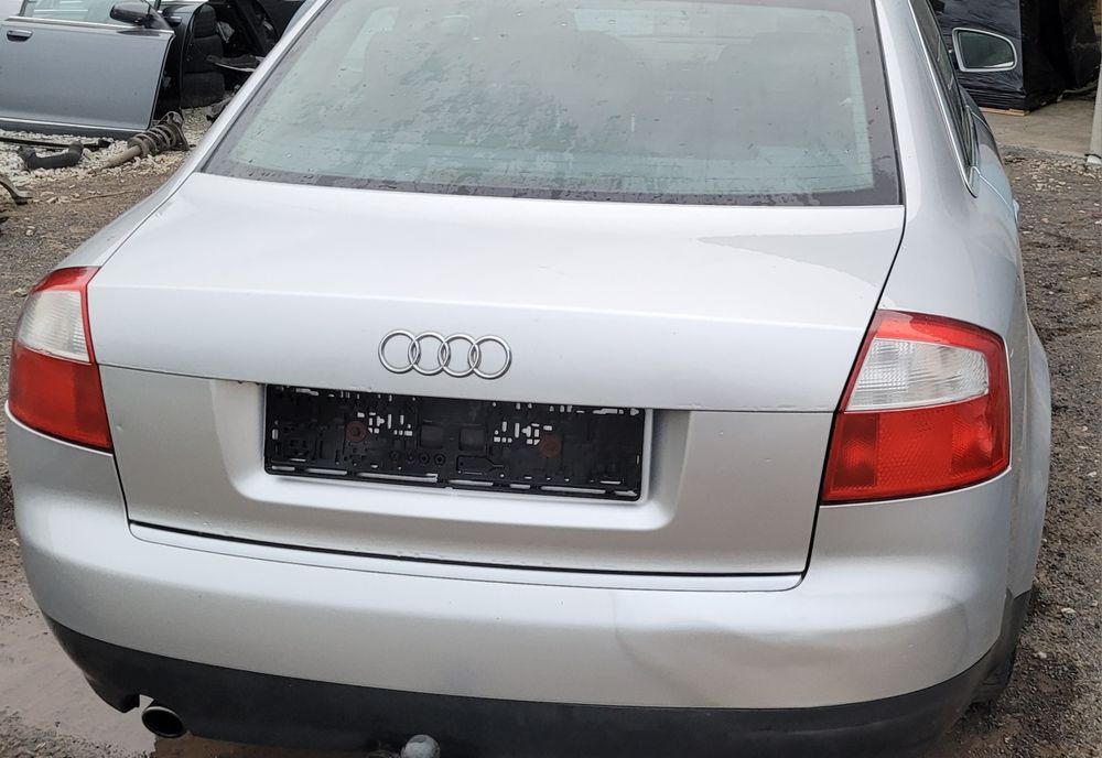ZDERZAK TYLNY tył Audi A4 B6 Sedan 2002r LY7W