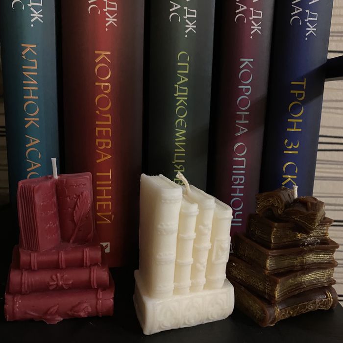 Свічки у формі книг