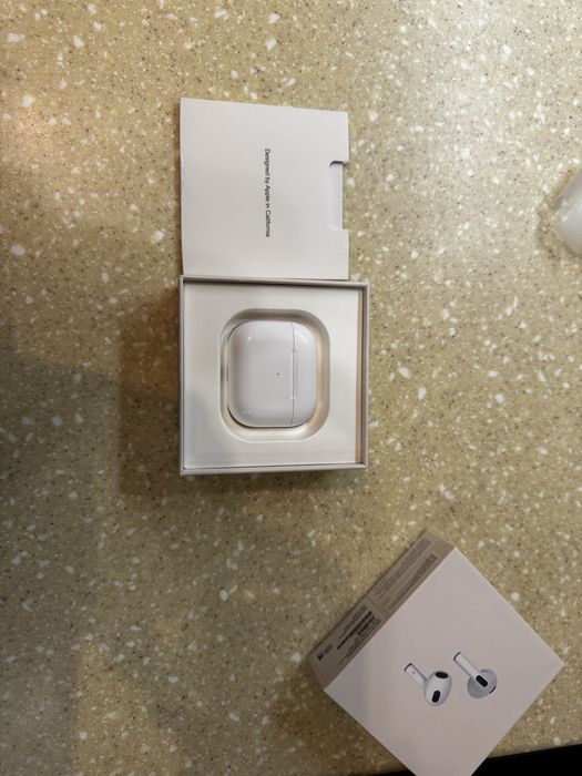 Продам Airpods 3