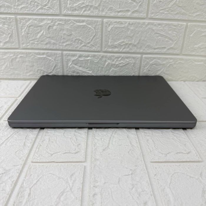 Ноутбук MacBook Pro 14″ M2 Pro (16 ГБ / 512 ГБ), 9,7/10 #