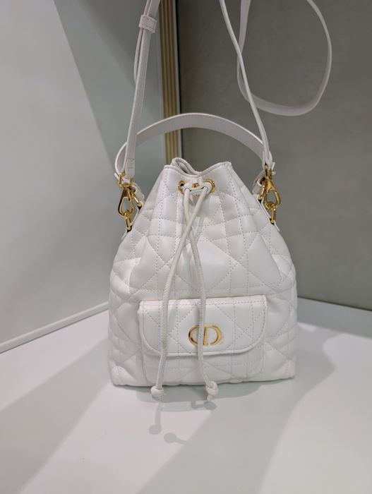 Сумочка Dior схожа на  рюкзак довжина 20 см