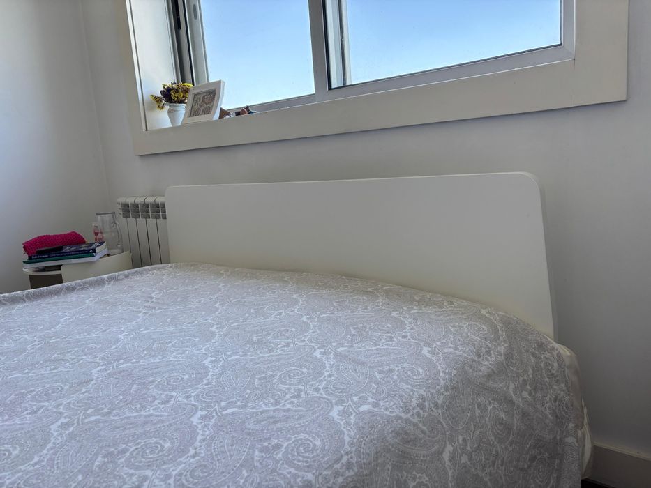 Cama IKEA semi nova + colchão