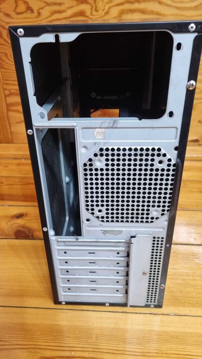 Obudowa komputerowa ATX czarna 2xUsb dużo miejsca na chłodzenie