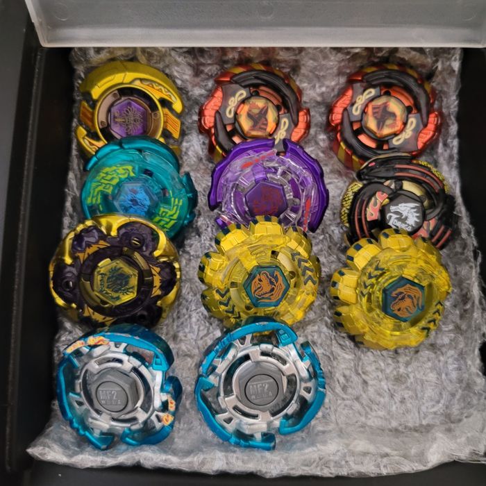 Coleção de Beyblades Metal Fusion/Masters/Fury Individualmente