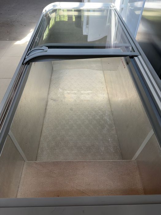 Zamrażarka  witeyna  boneta 250 cm  Aht Paris