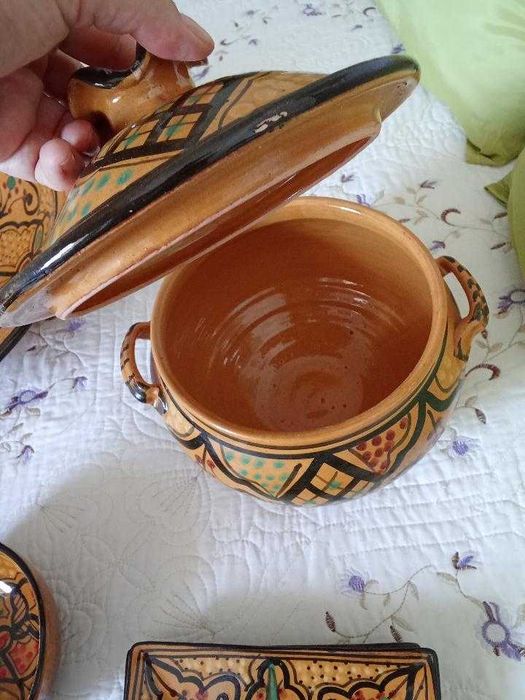 Magnífico serviço marroquino, totalmente novo