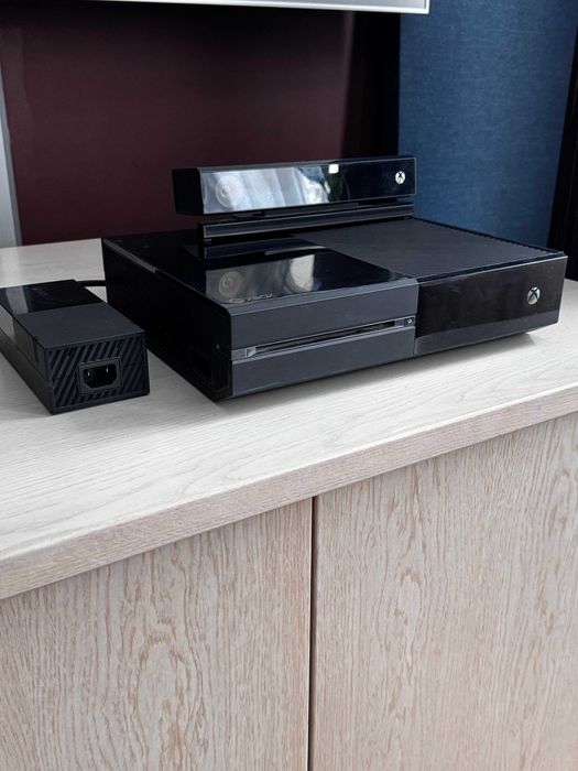 Konsola xbox one + Kinect