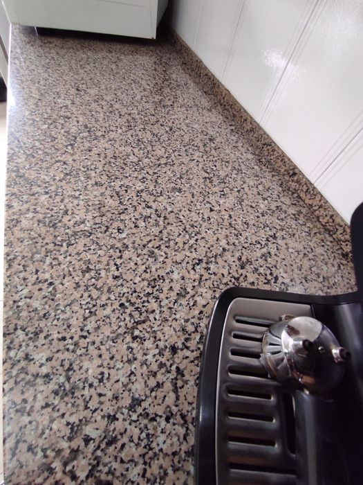 Tampos de bancadas de cozinha em granito rosa