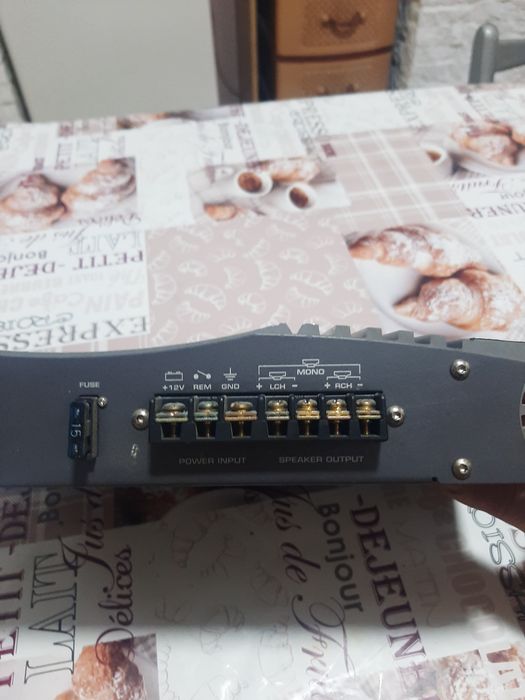 Усилитель для автомобиля