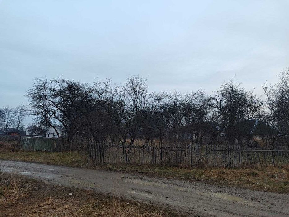 Продаж землі з Будинком в с. Підгіря біля стадіону.