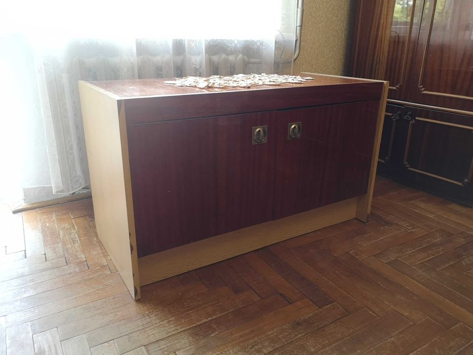 Костопольська секційна стінка з тумбочкою   можливо по частинам