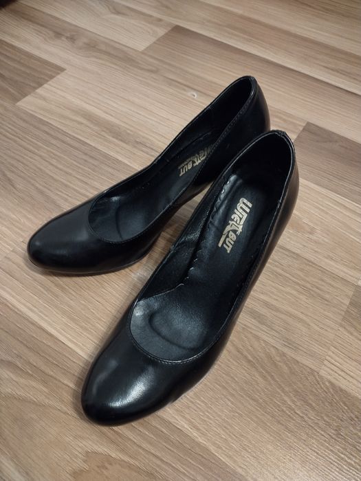 Szpilki skórzane jak nowe