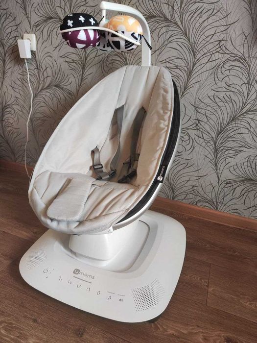 Закачуючий центр / Крісло-гойдалка 4Moms MamaRoo 5.0
