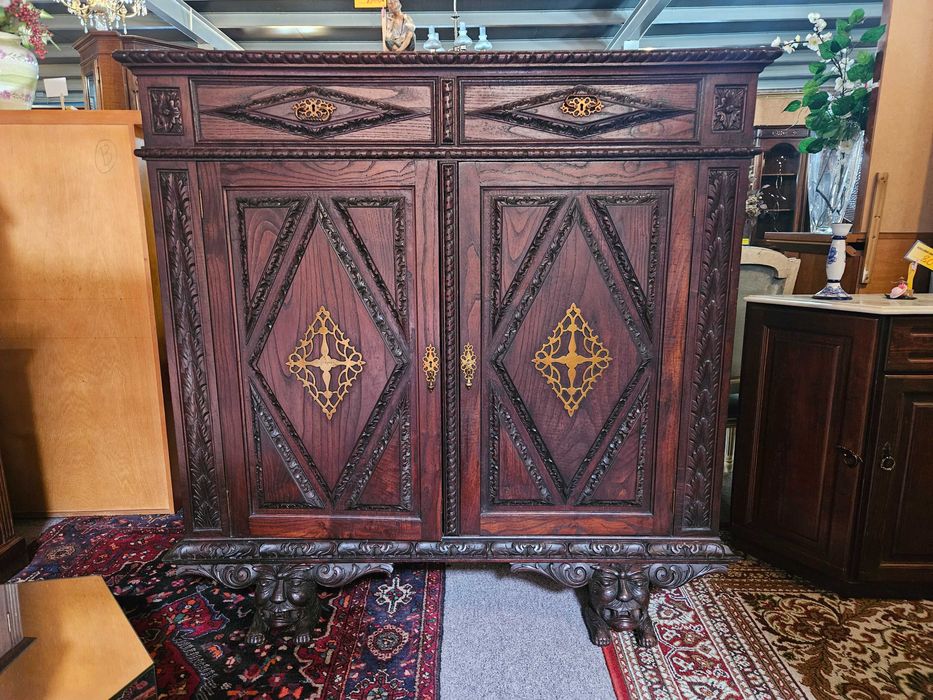 Móvel muito antigo em madeira maciça trabalhada - óptimo est