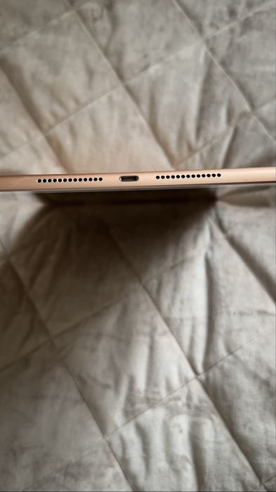 iPad  7 Rose Gold
