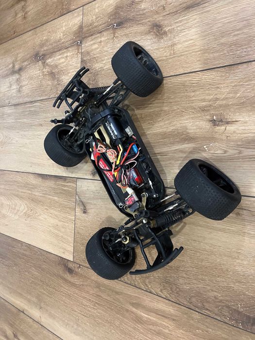 Szybkie auto terenowe MAVERICK Strada RED XT