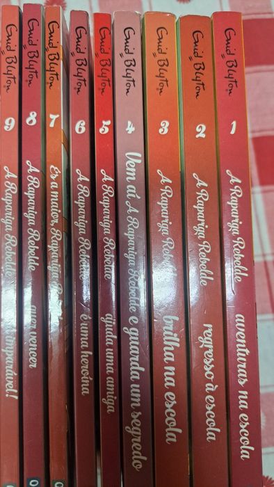 Coleção livros "A Rapariga Rebelde"