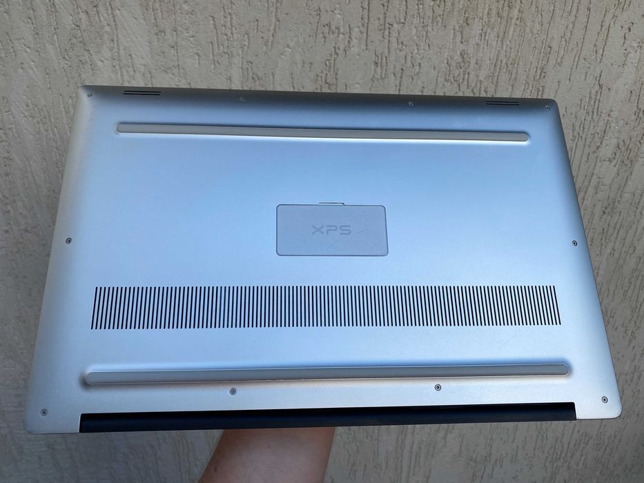 Безрамочний потужний ноутбук DELL XPS 15 7590 i5 16/256
