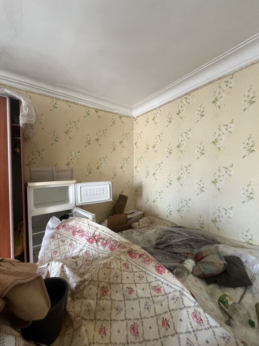 Продаж кімнати в 3 кімнатній квартирі