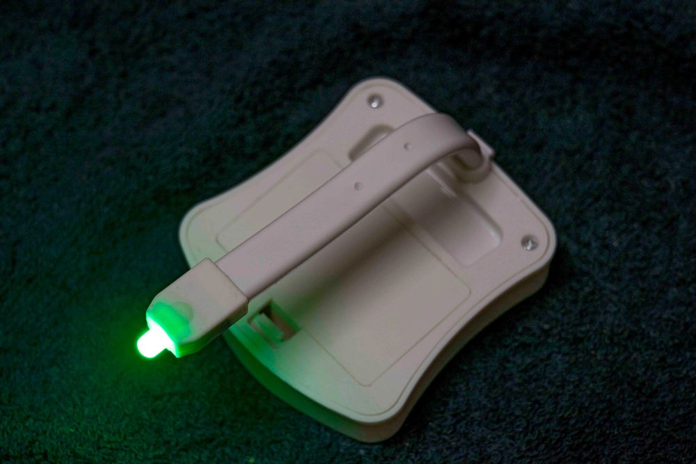 Sensor de movimento para luz colorida de sanita.