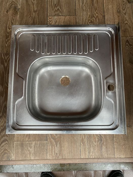 Мийка кухонна із нержавийки.