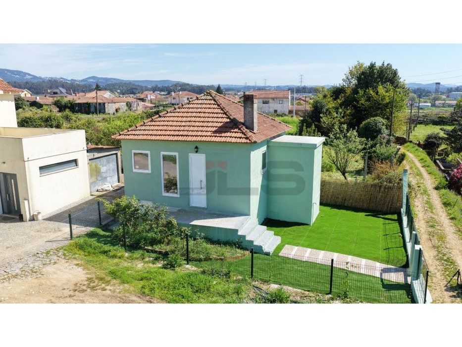 Moradia T2 Térrea Renovada com 4 Frentes - Sobrado, Valongo