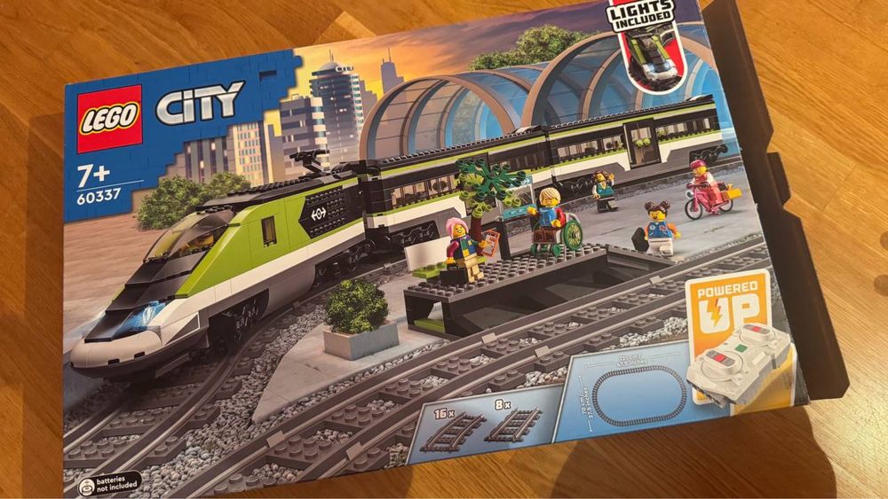 Продам  майже новий потяг LEGO, оригінал!
