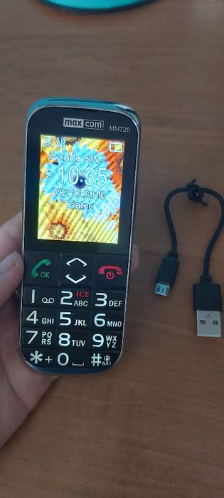 Telefon dla seniora starszej osoby z duzymi przyciskami maxcom mm720