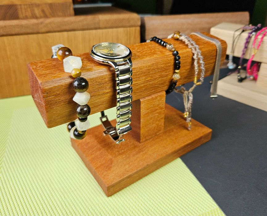 Stojak ekspozytor na zegarki bransoletki drewno Bangkirai olejowany