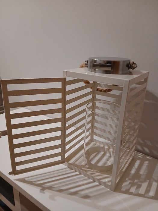 Lanterna metálica branca