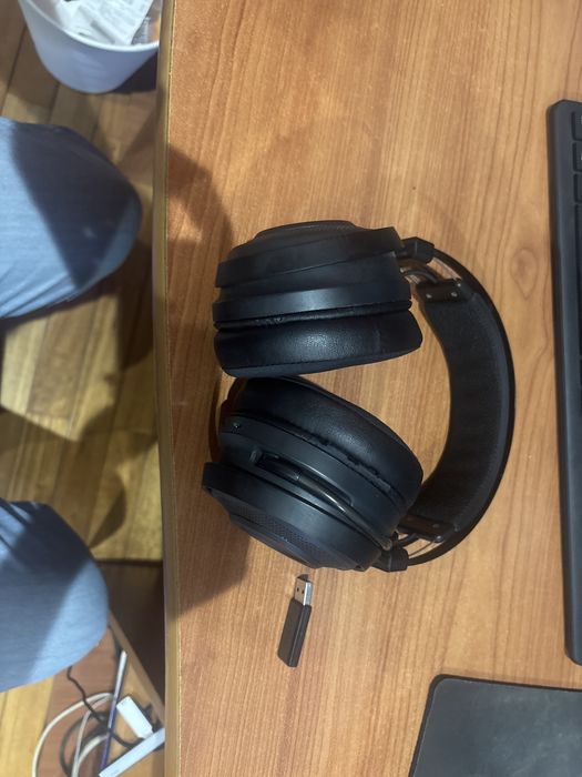 Razer nari essential