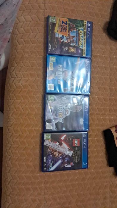 Vendo PlayStation 4 slim 1 TB