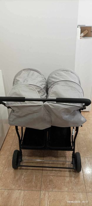 Carrinho de passeio para gémeos