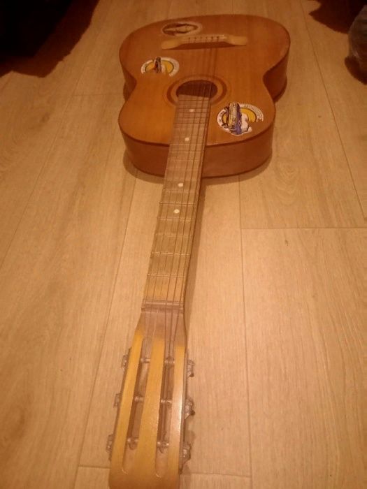 Гитара-родом из СССр.