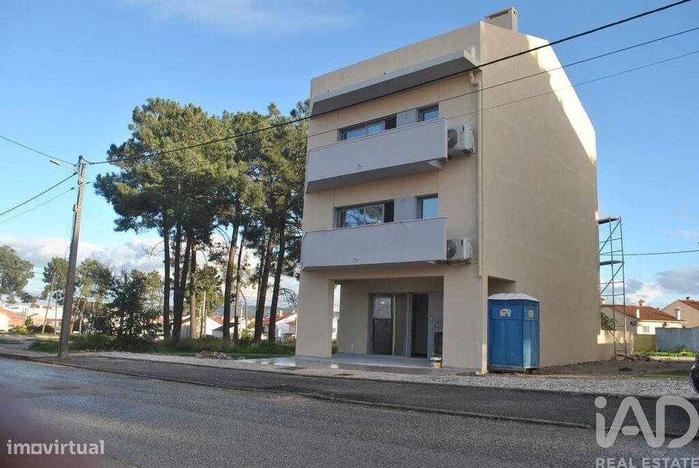 Loja / Estabelecimento Comercial em Quinta do Conde de 82,00 m2