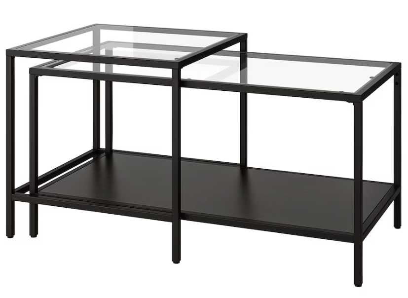 Dois móveis e uma mesa de vidro (IKEA)