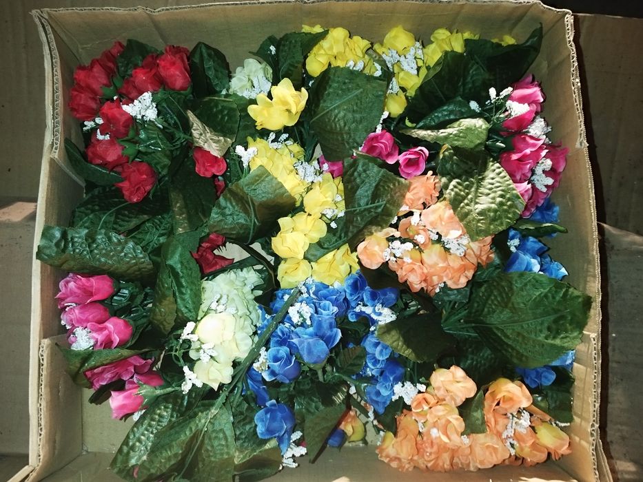 Sztuczne kwiaty, wiązanki, elementy, NOWE. Święto zmarłych, grób.