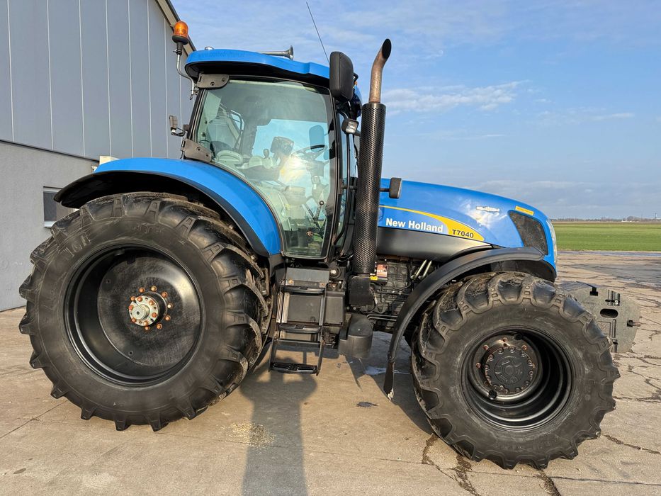New Holland T7040 Autocommand 220 km Zadbany