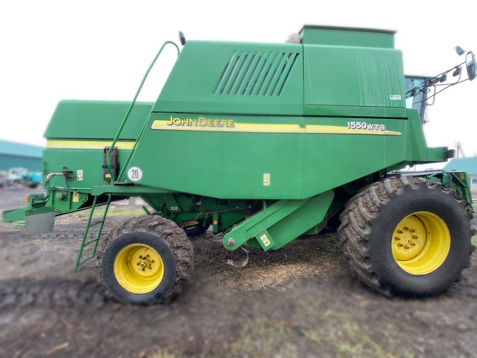 Комбайн John Deere 1550