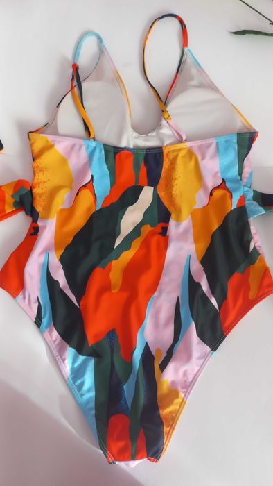 Cуцільний купальник 50 52 розмір