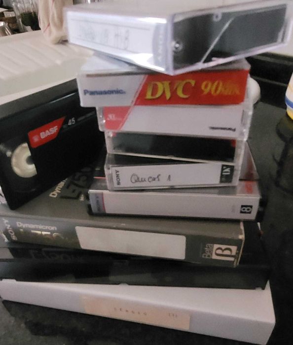 Digitalizo conteúdos VHS, betamax, Hi8, V8, minidv, dvcam, etc