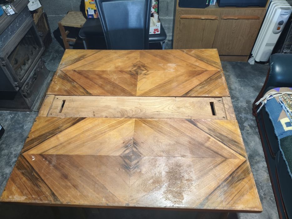 Mesa de madeira com 4 cadeiras