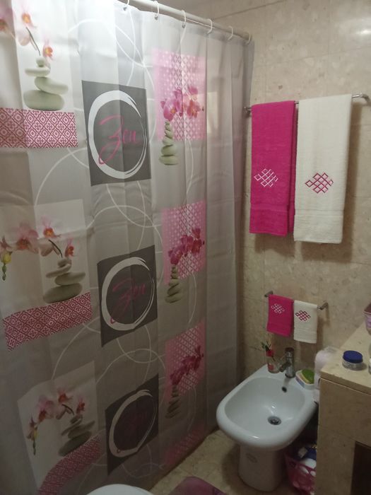 Arrenda se quarto para férias ou ao mês.