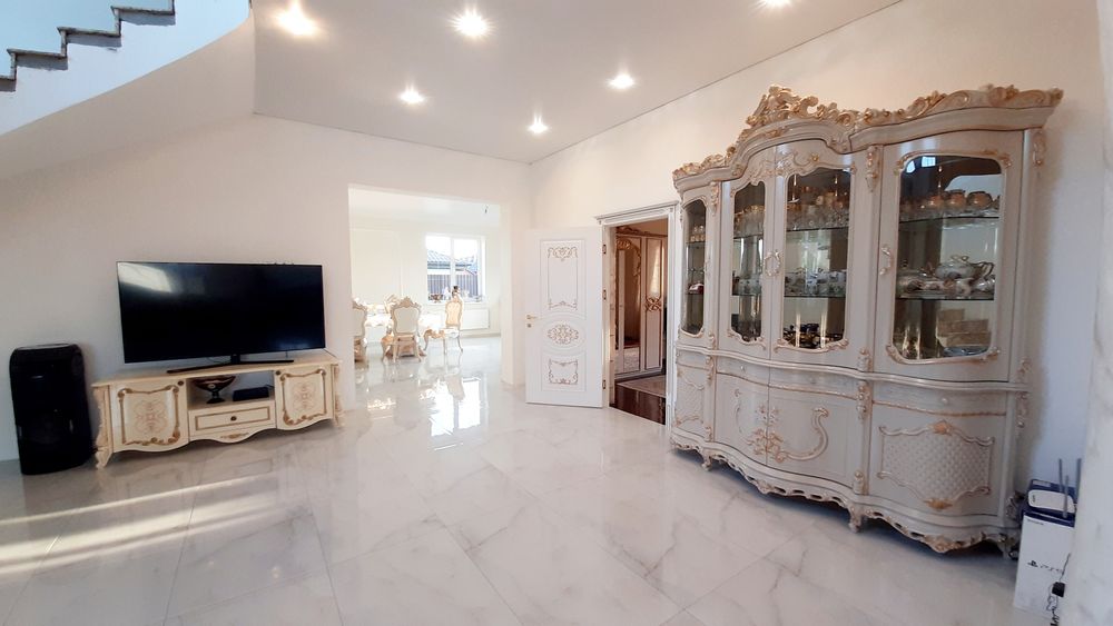 Продажа шикароного дома в с. Гора