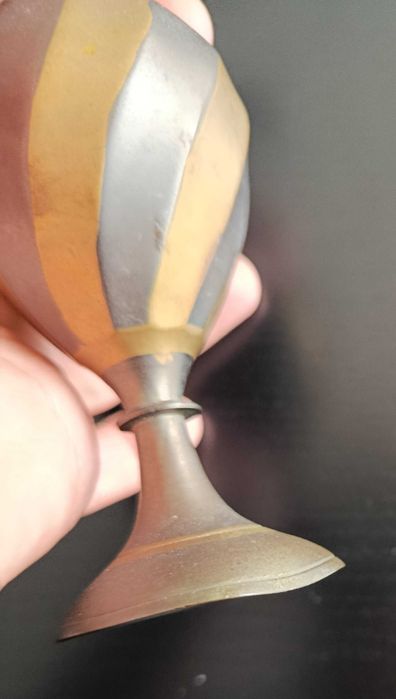 Jarra decorativa em metal