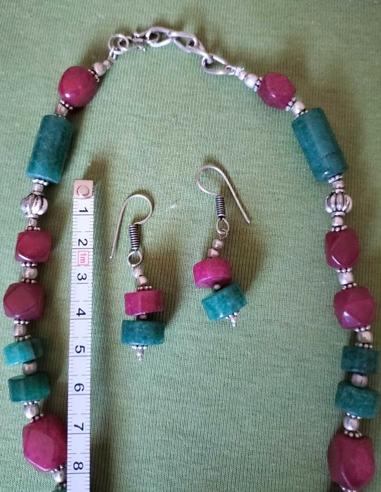 Conjunto prateado em pedra natural
